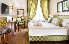 Minibar, in-room safe, blackout curtains, free WiFi