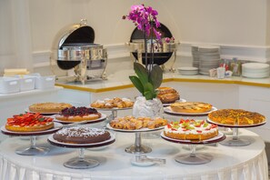 Daily buffet breakfast for a fee