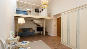 Deluxe Suite, Jetted Tub | Minibar, in-room safe, blackout drapes, WiFi (free) - Hotel Milton Roma (Rome)