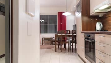 Réfrigérateur, micro-ondes, lave-vaisselle