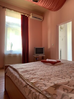 Apartemen | Meja kerja, setrika/meja setrika, dan tempat tidur lipat/tambahan