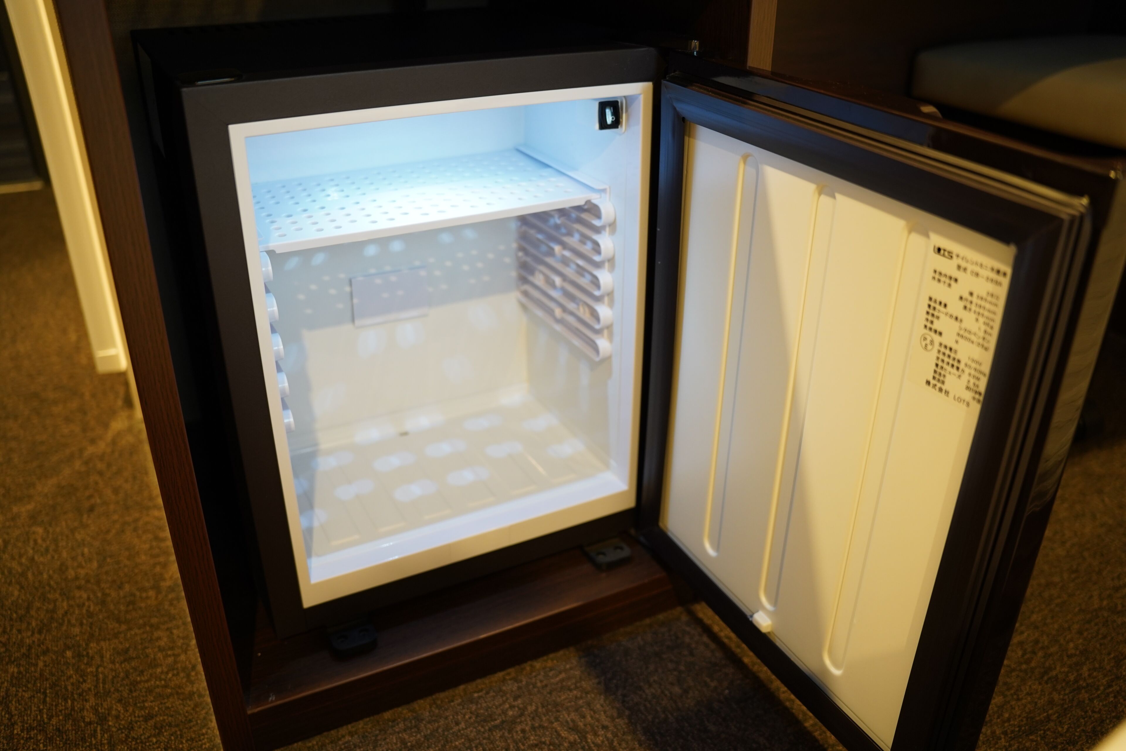 twin room, non smoking, no housekeeping | mini fridge