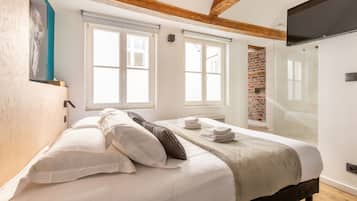 Superior appartement, en-suite badkamer, uitzicht op de binnenplaats (Le Beffroi) | Uitzicht vanuit de kamer