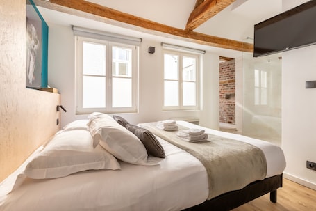 Superior Apartment, Ensuite, Courtyard View (Le Beffroi) | View from room