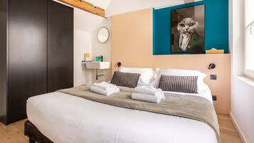 Superior Apartment, Ensuite, Courtyard View (Le Beffroi) | Premium bedding, individually decorated, laptop workspace