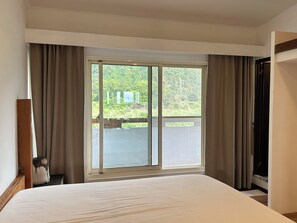 Family Room | Individually furnished, desk, blackout drapes, free WiFi - Taroko Dan Aigle (Xiulin)