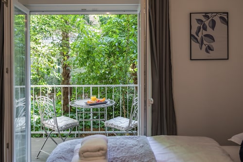 Luxury Rooms With Balcony