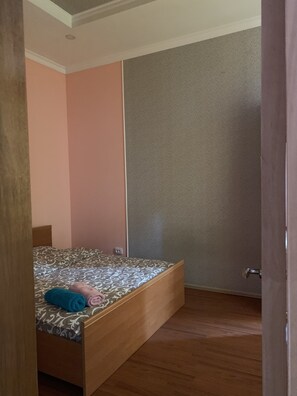 Iron/ironing board, rollaway beds, free WiFi, bed sheets