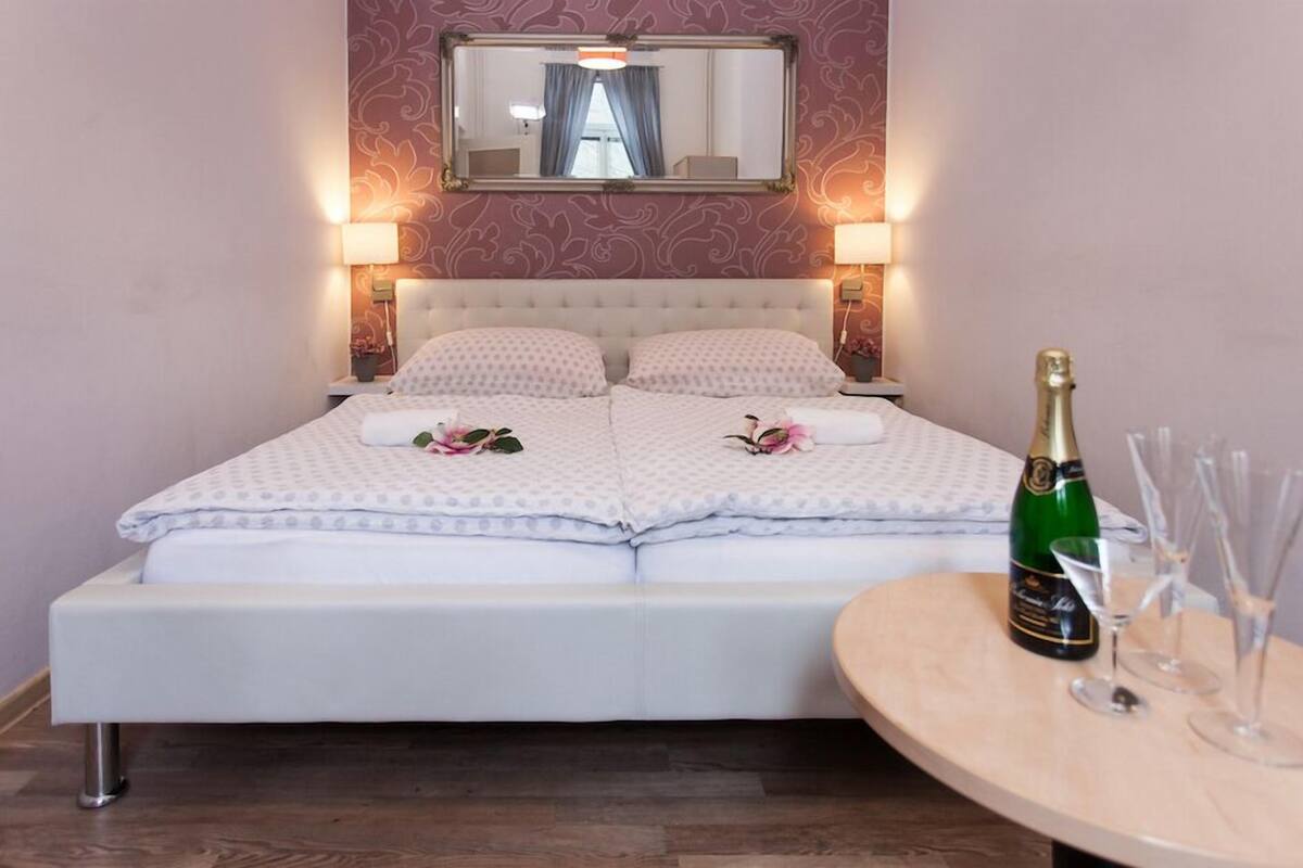 Apartment, Multiple Beds