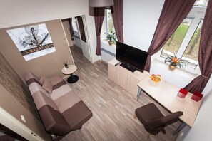 Apartment, Multiple Beds | Living area