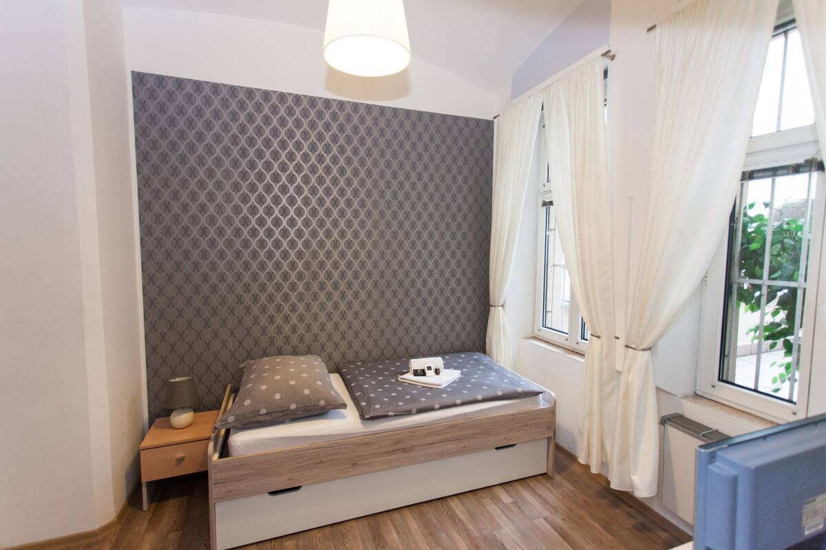 In-room safe, rollaway beds, free WiFi