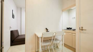 Apartment for 8 Guests, 1F | Private kitchenette | Fridge, microwave, stovetop, electric kettle