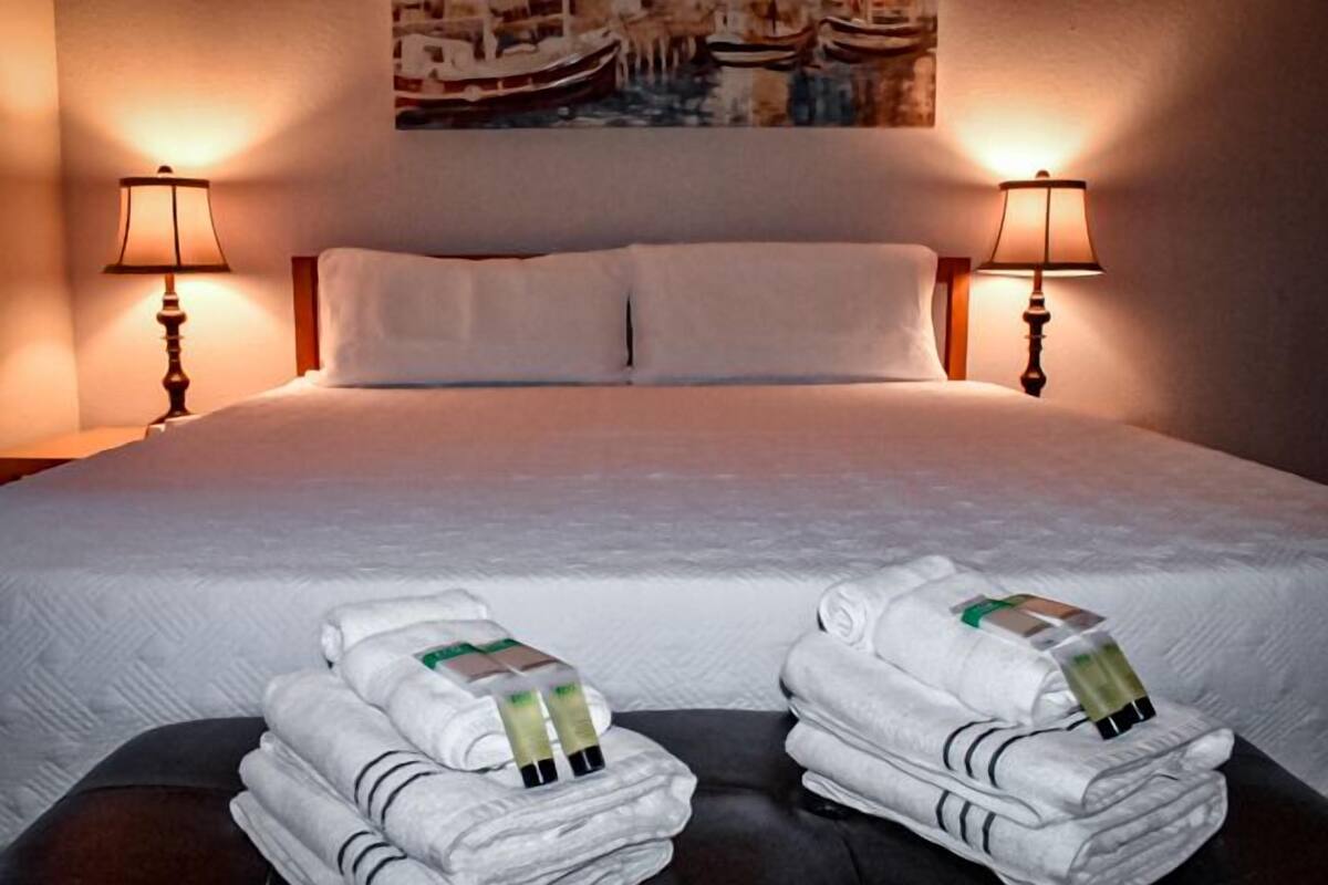 Executive Studio Suite, 1 King Bed | Laptop workspace, WiFi (free), individually decorated