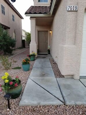 BBQ/picnic area - Advantage Court (Las Vegas)