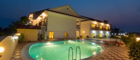 Outdoor pool, sun loungers