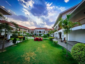 Garden - Hotel Earth Light (Sauraha)