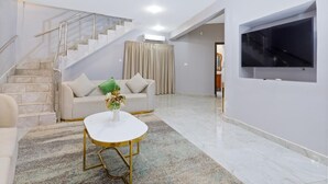 En 43-tommers smart-TV med kabel-kanaler