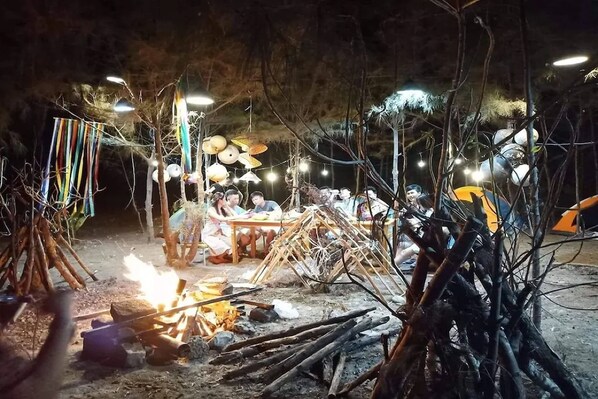 Se sirven desayunos, comidas, cenas y cocina vietnamita 