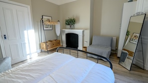 Unclassified image, 3 of 10, button - Rodney Street Luxury Townhouse, Sleeps 30, Central and Stylish Apartments (Liverpool)