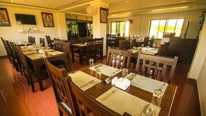 Restaurant - Hotel Aloka Inn (Lumbini)