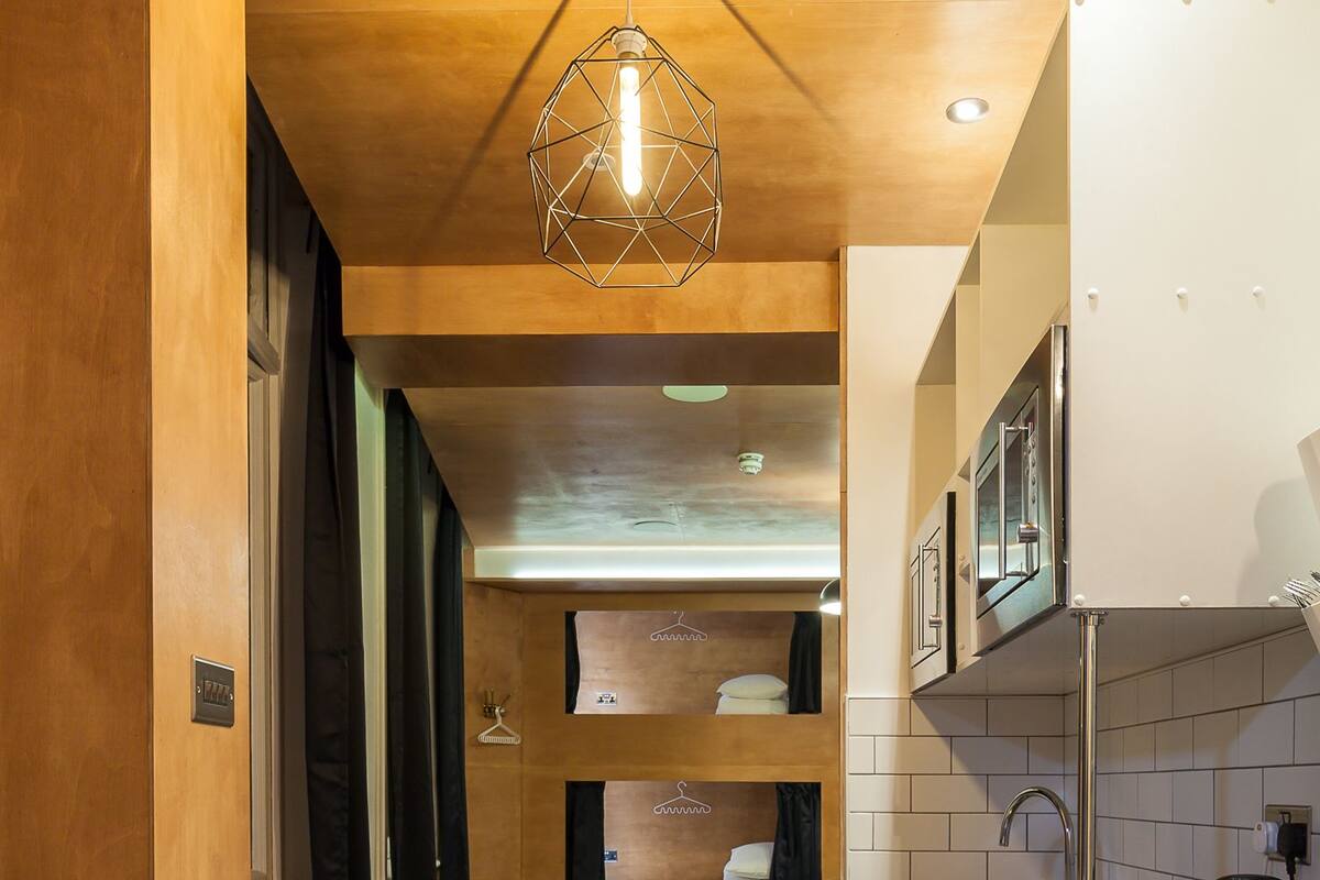 Apartamento Grand, varias camas (Apt 1) | Cocina básica privada | Frigorífico, microondas y utensilios de cocina