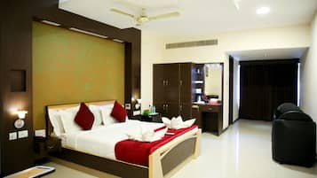 Elite Double Room | 1 bedroom, in-room safe, desk, soundproofing