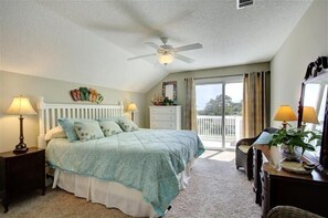 4 slaapkamers, een strijkplank/strijkijzer, reisbedje, gratis wifi