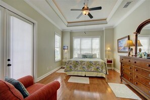 4 slaapkamers, een strijkplank/strijkijzer, reisbedje, gratis wifi