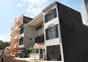 Front of property - Residence Nandi (Dakar)