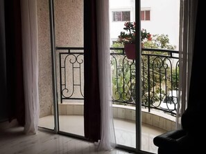 Classic-huoneisto, 3 makuuhuonetta, tupakointi kielletty, kaupunkinäköala | Parveke