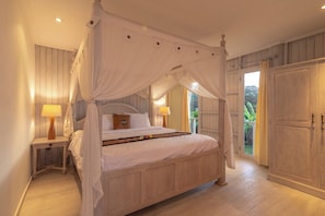 4 bedrooms, in-room safe, iron/ironing board, WiFi