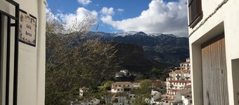 Calle Horno - Tres habitaciones para seis personas.