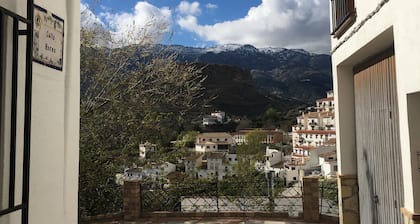 Calle Horno - Tres habitaciones para seis personas.