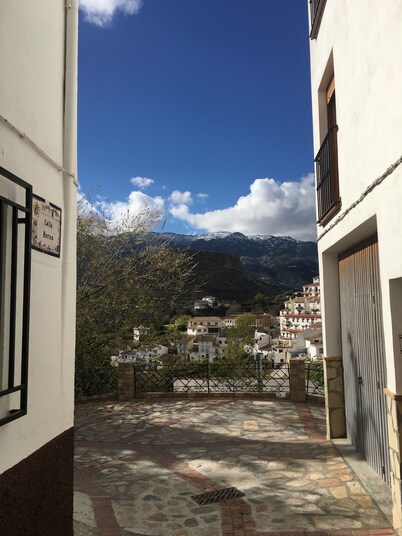 Calle Horno - Tres habitaciones para seis personas.