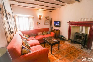 Smart TV, fireplace, video games, DVD player - Calle Horno - Tres habitaciones para seis personas. (Castril)
