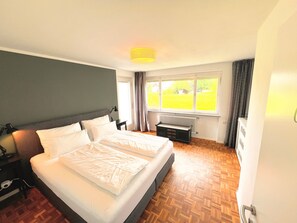 4 bedrooms, free WiFi, bed sheets