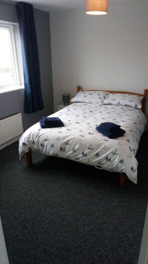 4 bedrooms, iron/ironing board, free WiFi, bed sheets