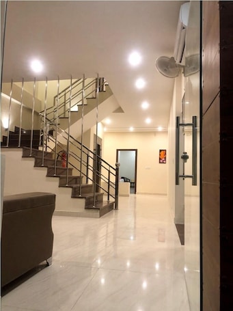 Reception. Hotel Dev Ganga