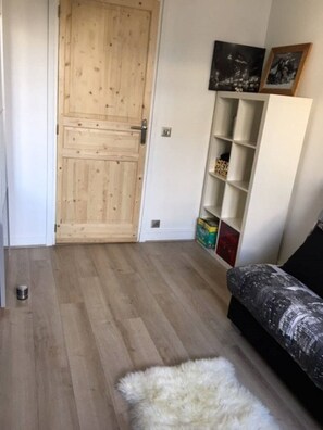 TV connectée, lecteur de DVD, espaces bureaux