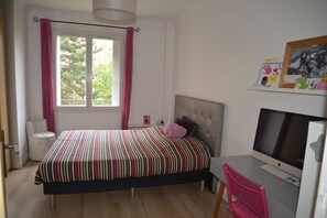 3 chambres, fer et planche à repasser, Wi-Fi gratuit