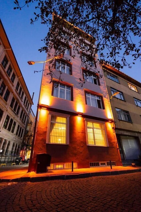 المنشأة من الخارج