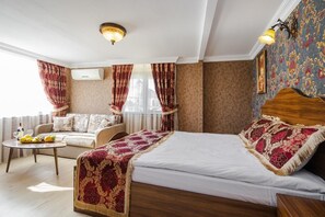 In-room safe, soundproofing, iron/ironing board, free WiFi