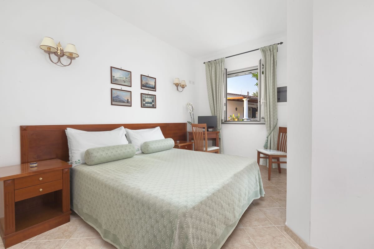 Classic Room | 1 bedroom, minibar, in-room safe, individually decorated