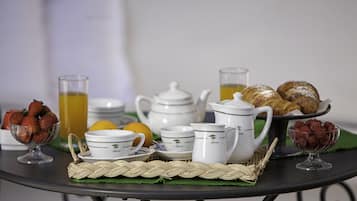Café da manhã feito na hora grátis todos os dias