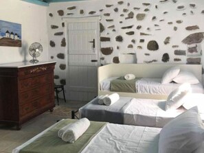 3 bedrooms, iron/ironing board, WiFi, bed sheets