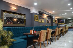 Café da manhã, almoço e jantar