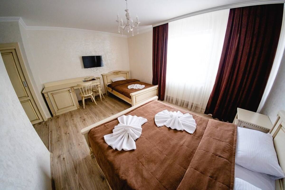 Suite, Mountain View (Spa Included) | Soundproofing, iron/ironing board (on request), WiFi (free)