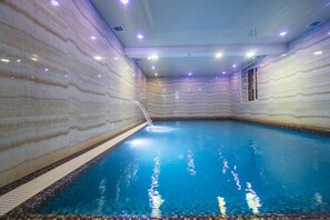 Indoor spa tub - Villa Leku Spa Resort (Bukovel)