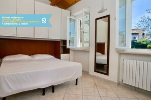 1 bedroom, bed sheets