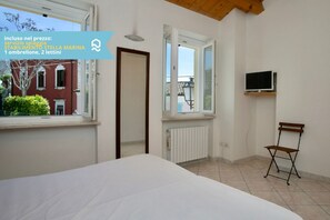 1 bedroom, bed sheets
